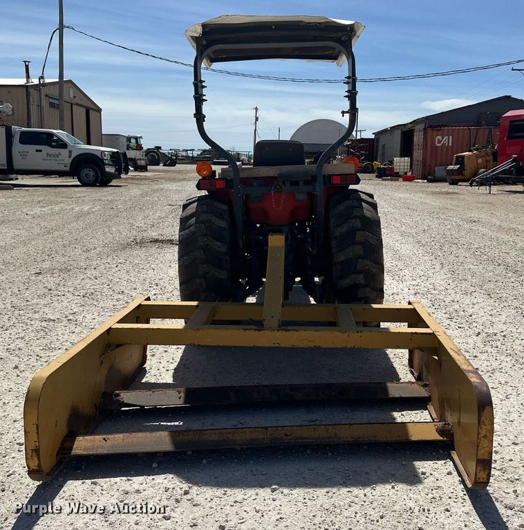 image for item ER8942 2004 Massey Ferguson 1433 MFWD tractor