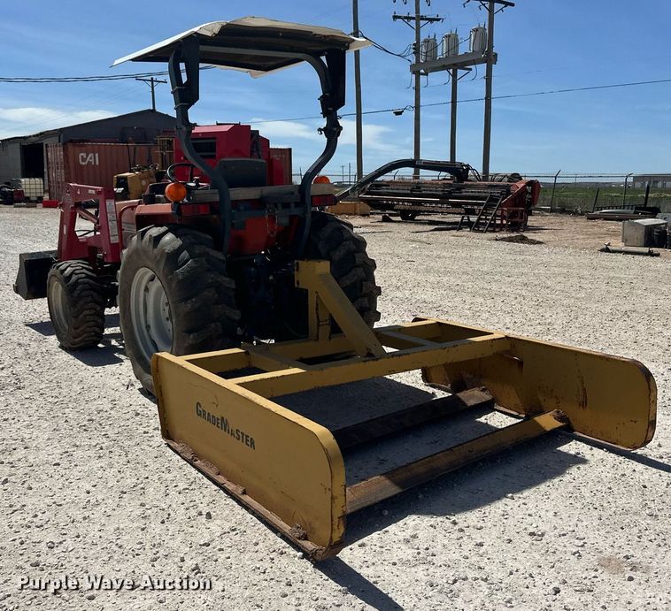 image for item ER8942 2004 Massey Ferguson 1433 MFWD tractor