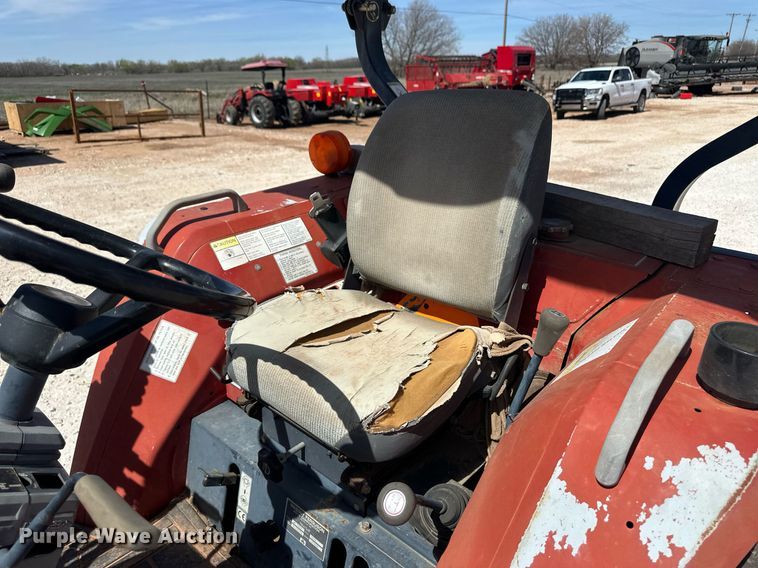 image for item ER8942 2004 Massey Ferguson 1433 MFWD tractor