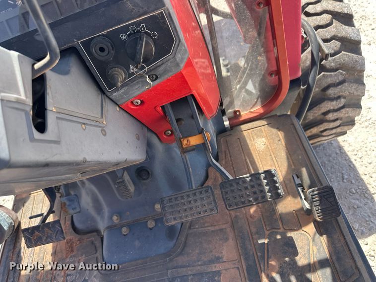 image for item ER8942 2004 Massey Ferguson 1433 MFWD tractor