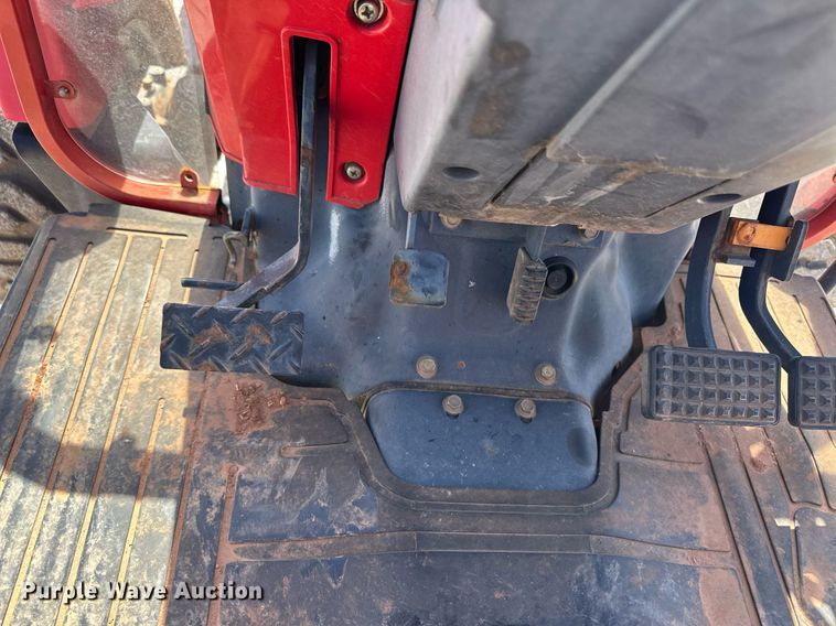 image for item ER8942 2004 Massey Ferguson 1433 MFWD tractor