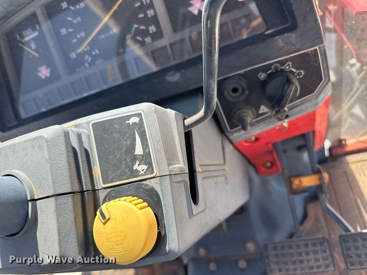 image for item ER8942 2004 Massey Ferguson 1433 MFWD tractor