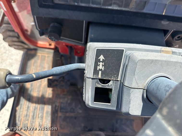 image for item ER8942 2004 Massey Ferguson 1433 MFWD tractor