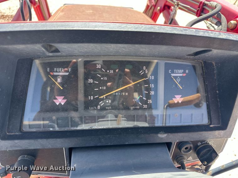 image for item ER8942 2004 Massey Ferguson 1433 MFWD tractor