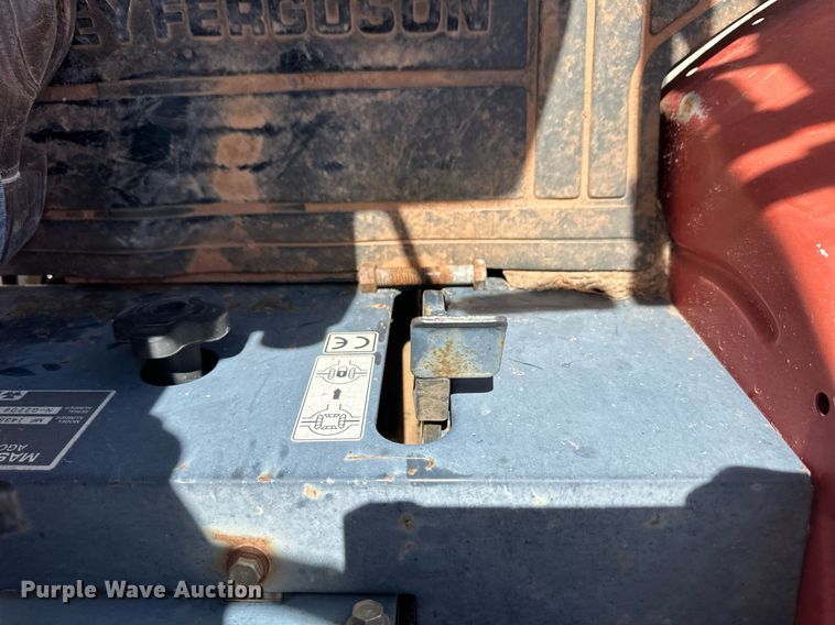 image for item ER8942 2004 Massey Ferguson 1433 MFWD tractor