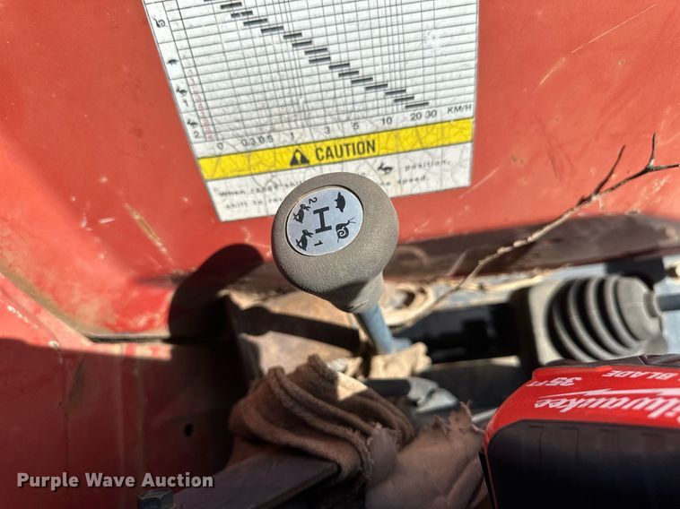 image for item ER8942 2004 Massey Ferguson 1433 MFWD tractor