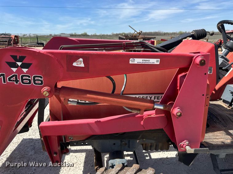 image for item ER8942 2004 Massey Ferguson 1433 MFWD tractor