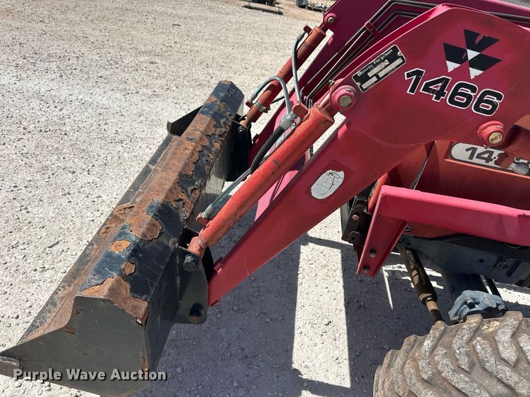 image for item ER8942 2004 Massey Ferguson 1433 MFWD tractor