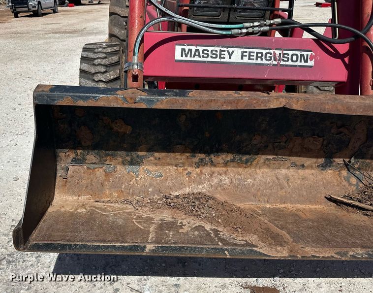image for item ER8942 2004 Massey Ferguson 1433 MFWD tractor