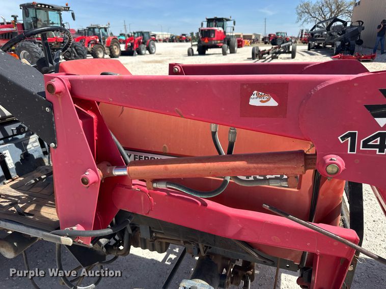 image for item ER8942 2004 Massey Ferguson 1433 MFWD tractor