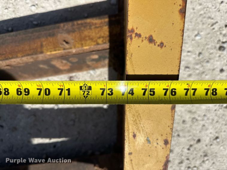 image for item ER8942 2004 Massey Ferguson 1433 MFWD tractor