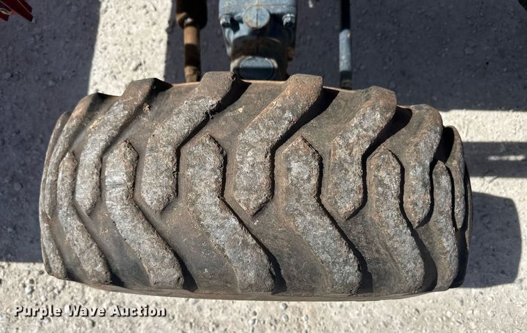 image for item ER8942 2004 Massey Ferguson 1433 MFWD tractor