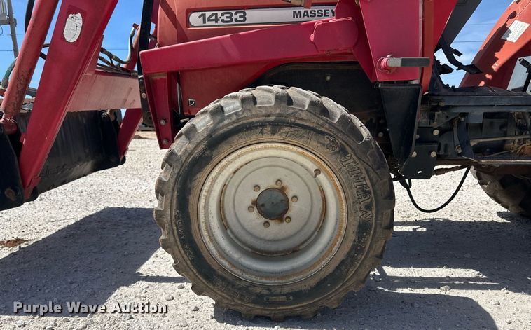 image for item ER8942 2004 Massey Ferguson 1433 MFWD tractor