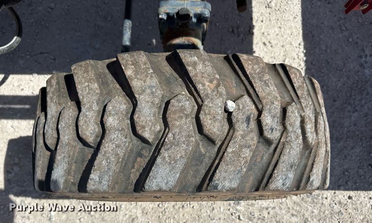 image for item ER8942 2004 Massey Ferguson 1433 MFWD tractor