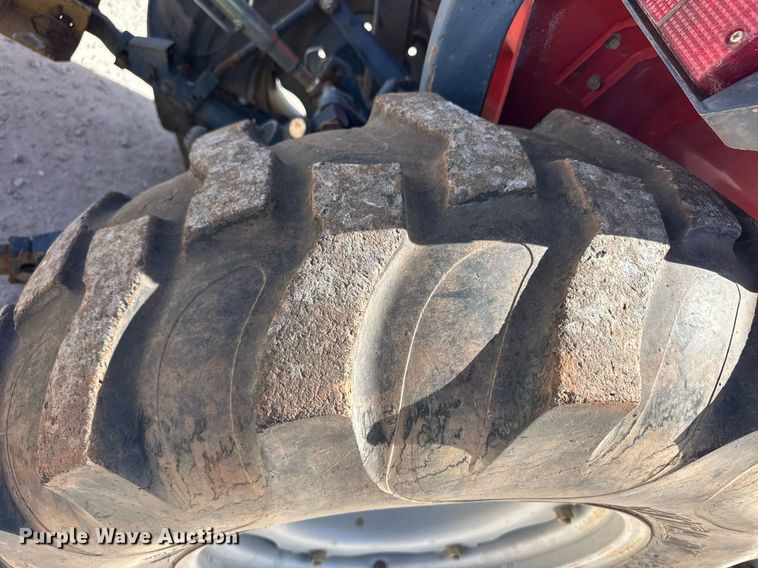 image for item ER8942 2004 Massey Ferguson 1433 MFWD tractor