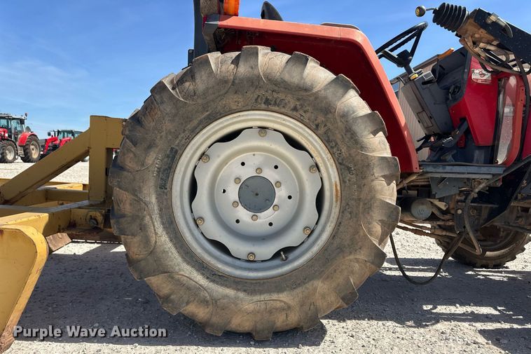 image for item ER8942 2004 Massey Ferguson 1433 MFWD tractor