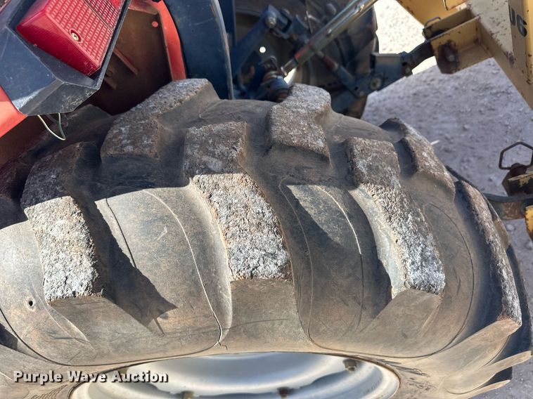 image for item ER8942 2004 Massey Ferguson 1433 MFWD tractor