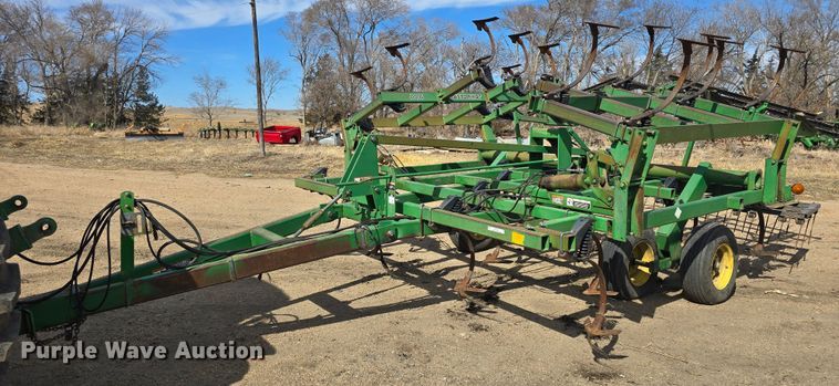 image for item NC9262 John Deere 980 field cultivator