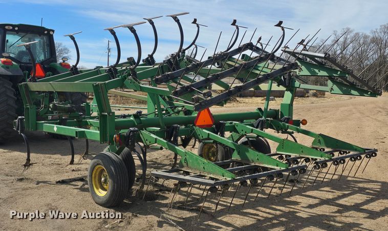 image for item NC9262 John Deere 980 field cultivator