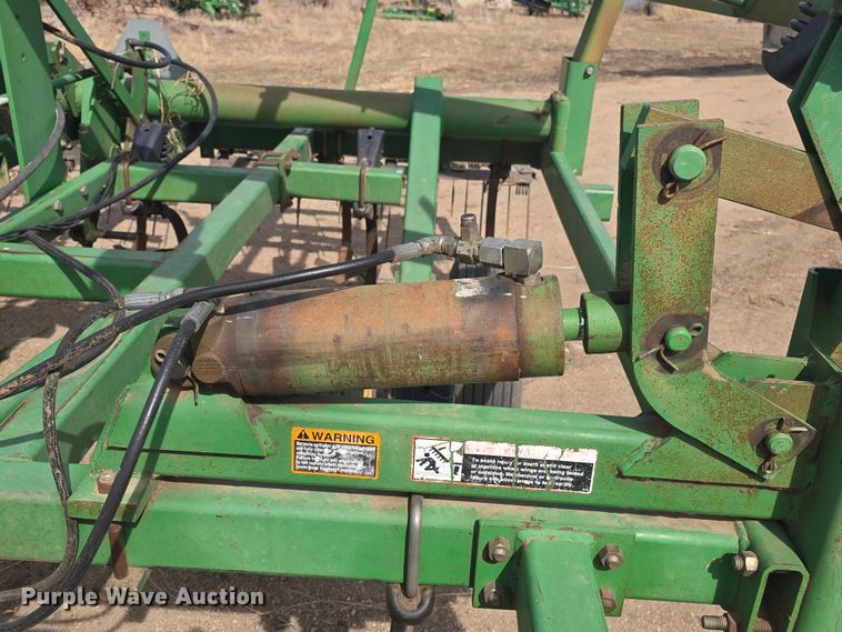 image for item NC9262 John Deere 980 field cultivator