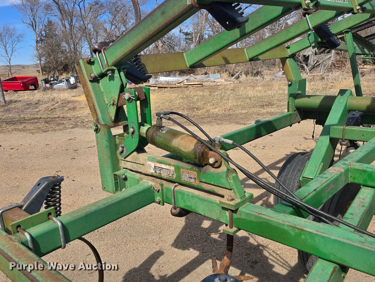 image for item NC9262 John Deere 980 field cultivator