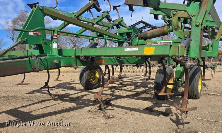 image for item NC9262 John Deere 980 field cultivator