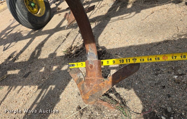 image for item NC9262 John Deere 980 field cultivator