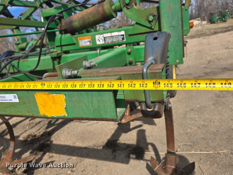 image for item NC9262 John Deere 980 field cultivator