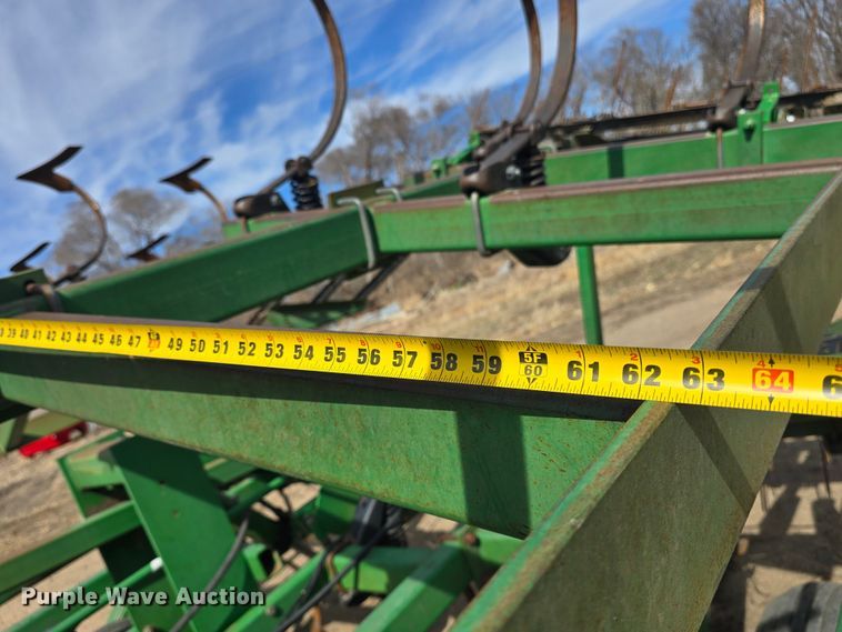 image for item NC9262 John Deere 980 field cultivator