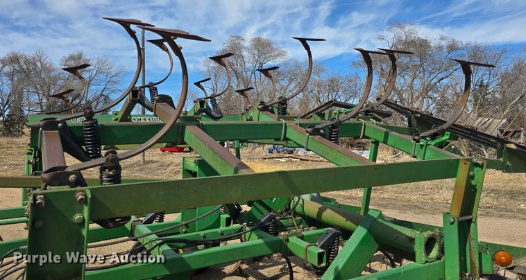 image for item NC9262 John Deere 980 field cultivator