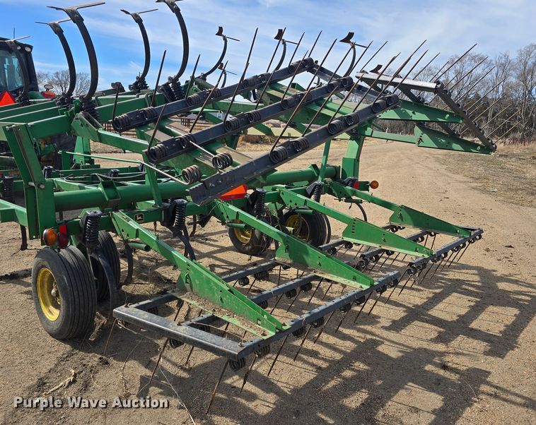 image for item NC9262 John Deere 980 field cultivator