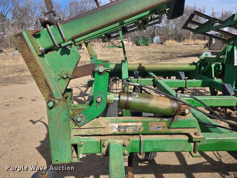 image for item NC9262 John Deere 980 field cultivator