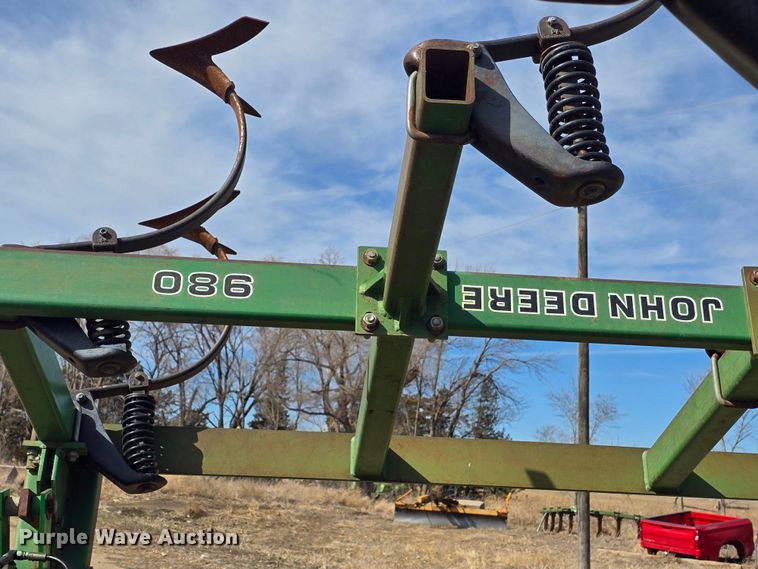 image for item NC9262 John Deere 980 field cultivator