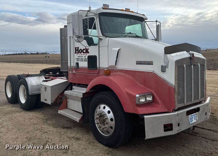 image for item NN9648 2005 Kenworth T800 semi truck