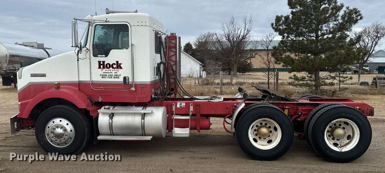 image for item NN9648 2005 Kenworth T800 semi truck