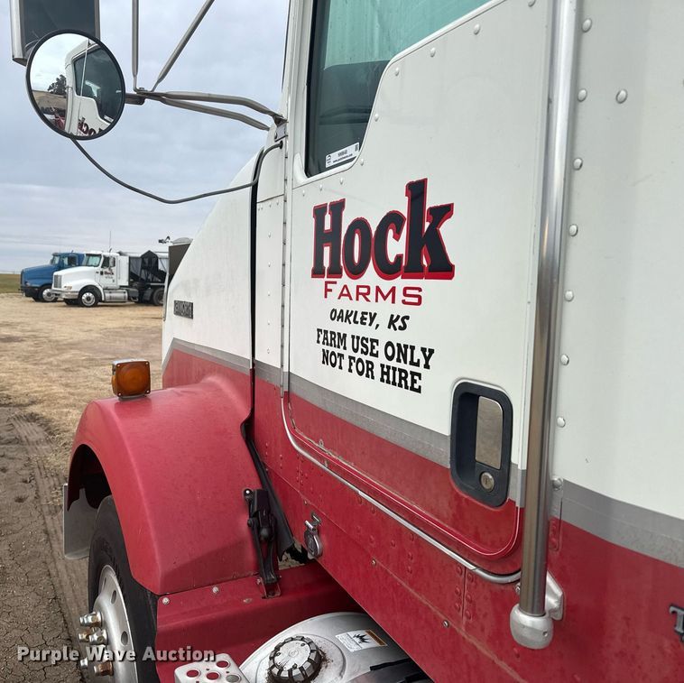 image for item NN9648 2005 Kenworth T800 semi truck