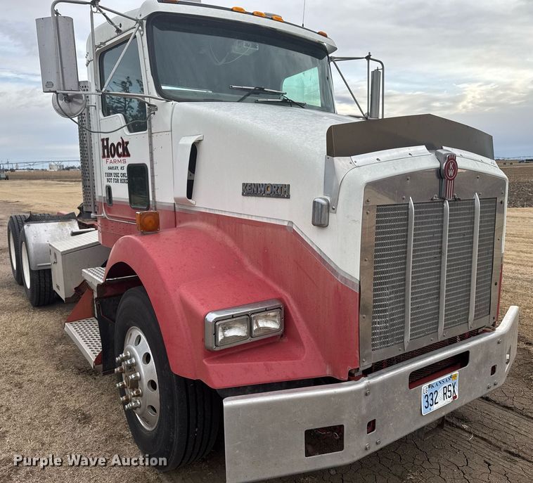 image for item NN9648 2005 Kenworth T800 semi truck
