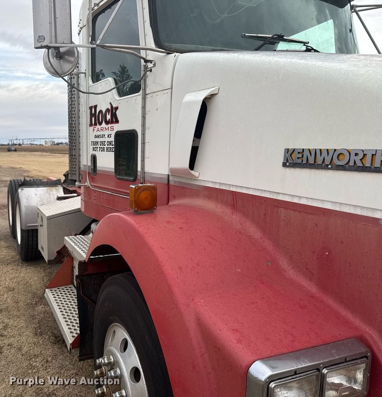 image for item NN9648 2005 Kenworth T800 semi truck