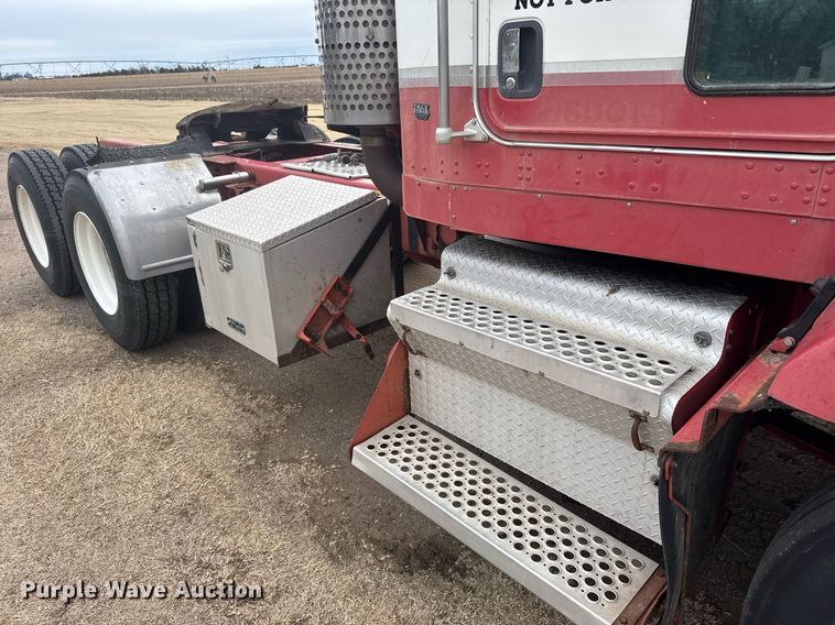 image for item NN9648 2005 Kenworth T800 semi truck