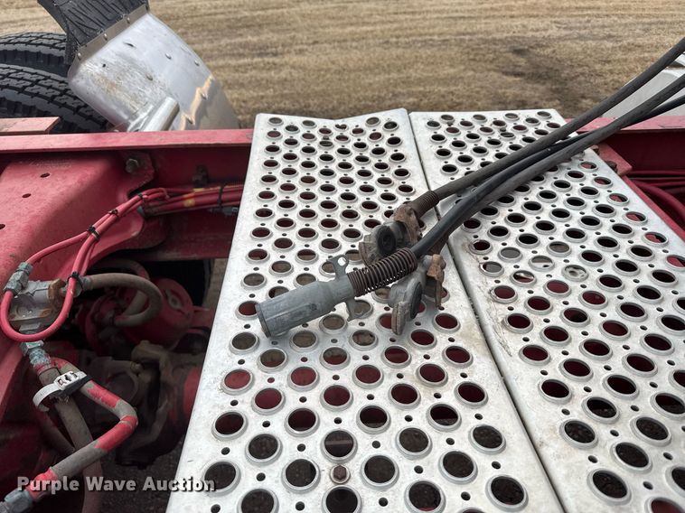 image for item NN9648 2005 Kenworth T800 semi truck