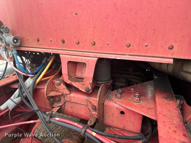 image for item NN9648 2005 Kenworth T800 semi truck