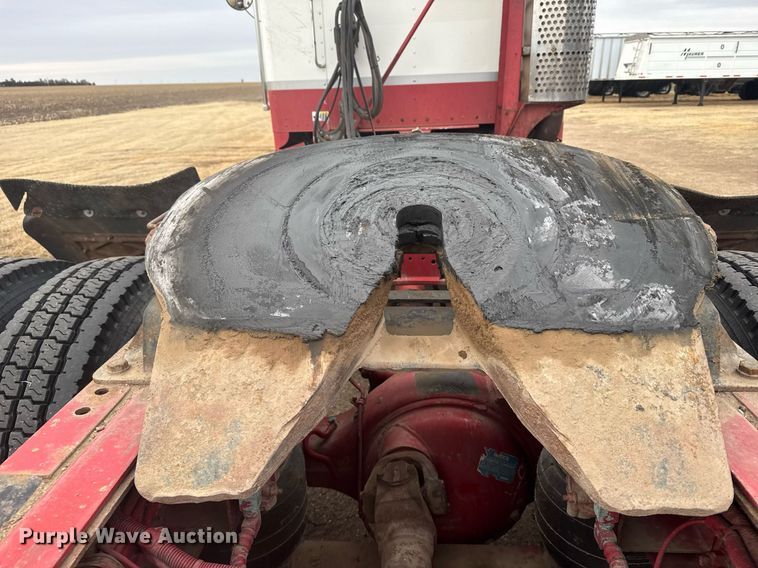 image for item NN9648 2005 Kenworth T800 semi truck