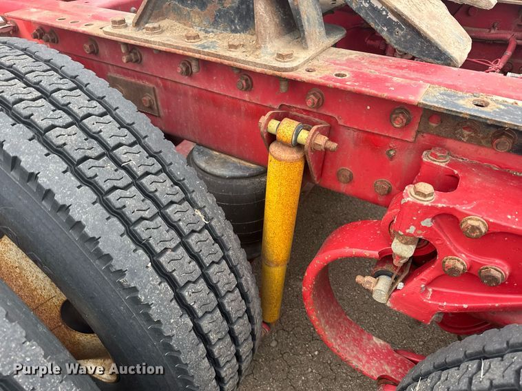 image for item NN9648 2005 Kenworth T800 semi truck