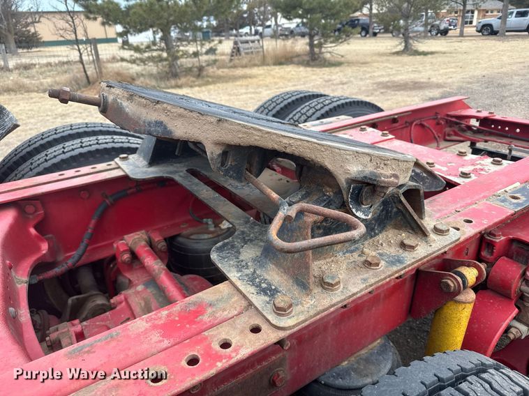 image for item NN9648 2005 Kenworth T800 semi truck