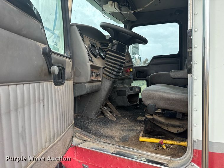 image for item NN9648 2005 Kenworth T800 semi truck