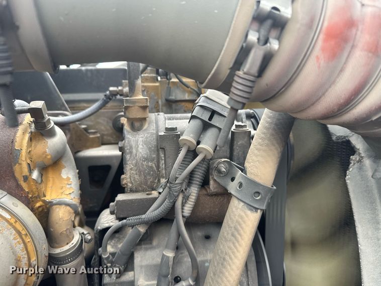 image for item NN9648 2005 Kenworth T800 semi truck