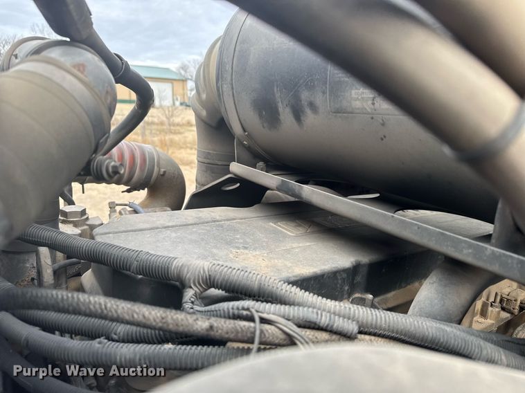 image for item NN9648 2005 Kenworth T800 semi truck