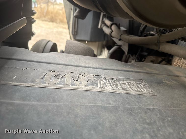 image for item NN9648 2005 Kenworth T800 semi truck