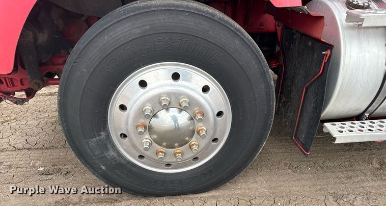 image for item NN9648 2005 Kenworth T800 semi truck