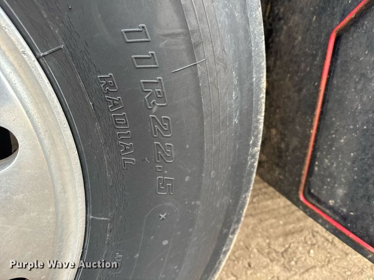 image for item NN9648 2005 Kenworth T800 semi truck